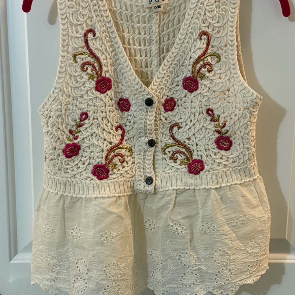POL Embellished Cropped Tank Top in Cream and Pink
